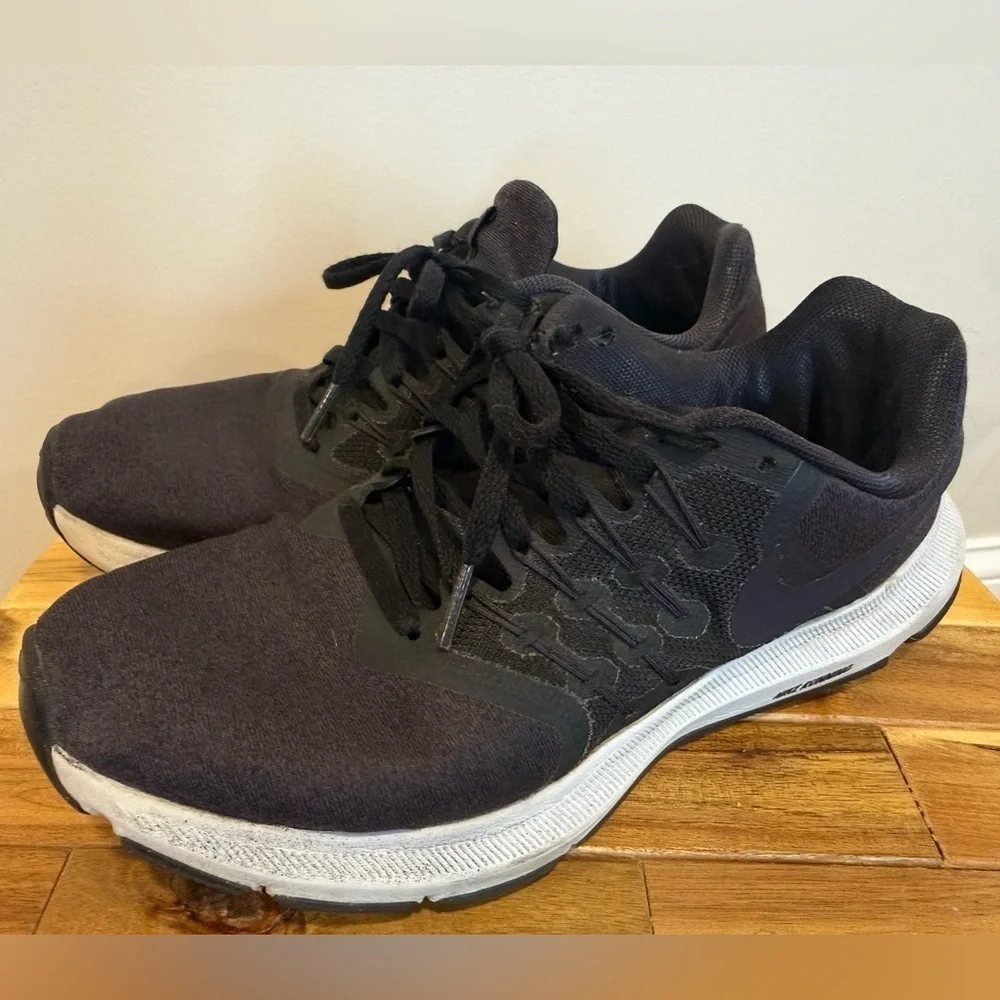 Nike Black Gray Athletic Run Swift Sneakers